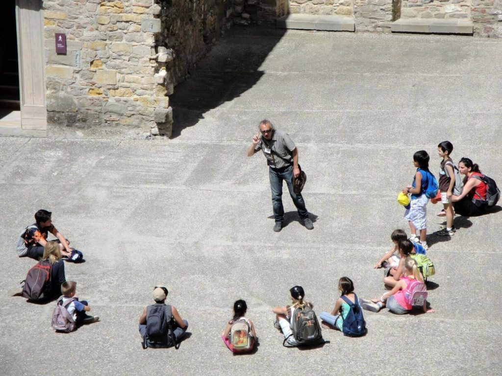 group-france-child-instructor-education-excursion-1061472-pxhere.com (1)